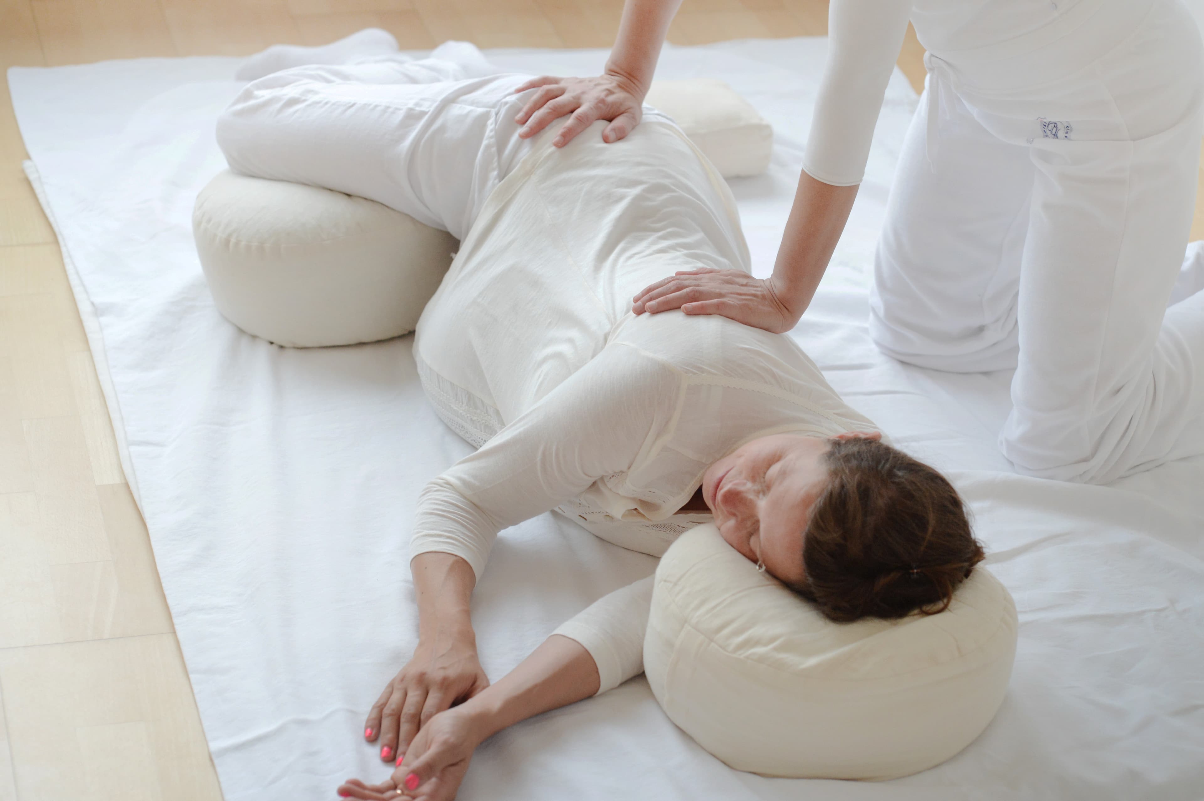 Side-lying Shiatsu treatment